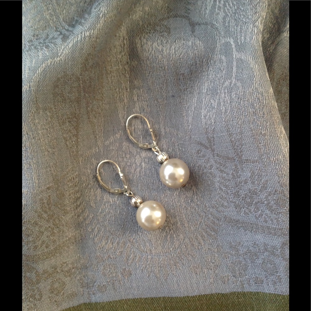 8mm Glass Pearl, Sterling Silver leverback earring